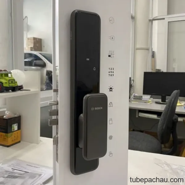 Khóa cửa điện tử Bosch EL 600BKB màu đen